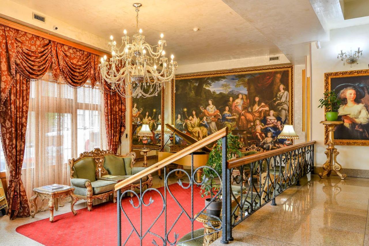 Premier Prezident Garni Hotel And Spa Σρέμσκι Καρλόβτσι Εξωτερικό φωτογραφία